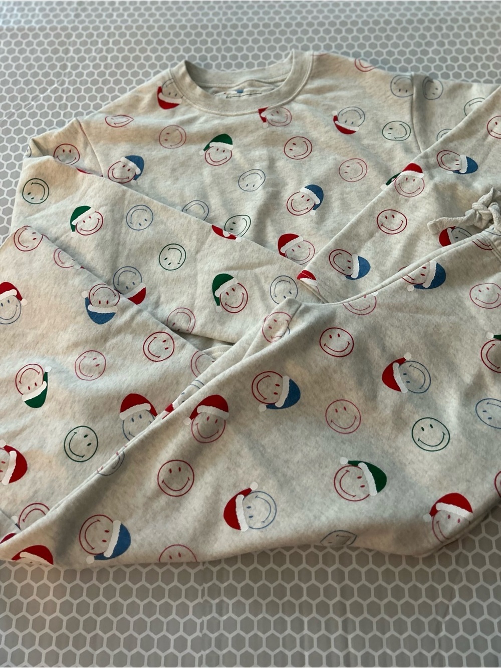 American Eagle Cream Pajama Cropped Set with Holiday Smile Faces. Size XS